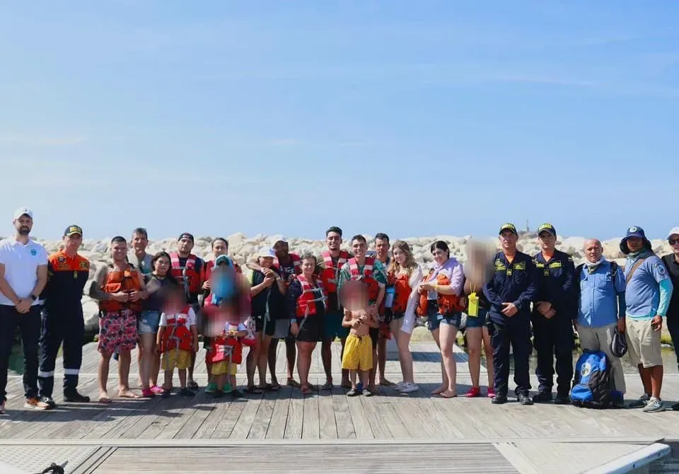 Armada rescató 22 turistas en emergencia en el mar Caribe