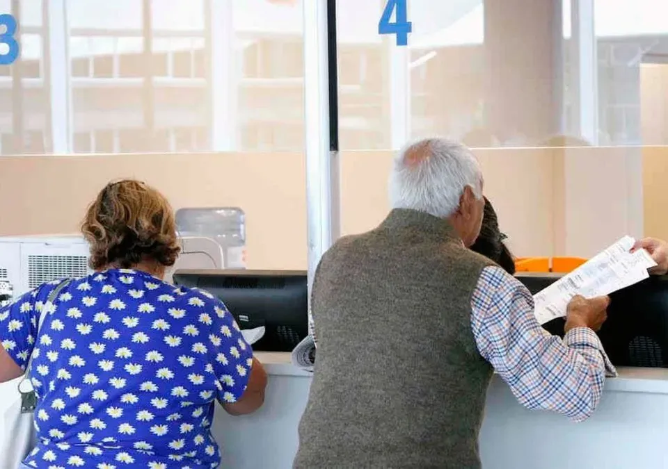 Disminuye tarifa de aportes en salud de pensionados en Colombia