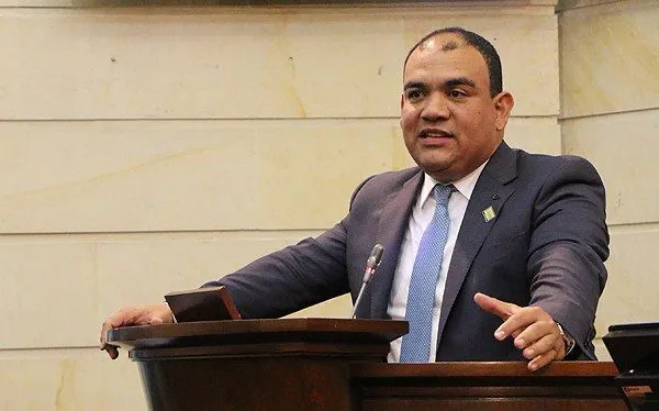 ‘Posesión del presidente electo es un acto civil, no militar’: Senador Antonio Correa