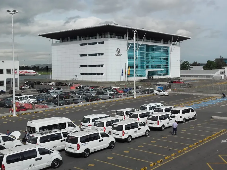 Más de 800 ofertas de empleos en la Aeronáutica Civil  de Colombia