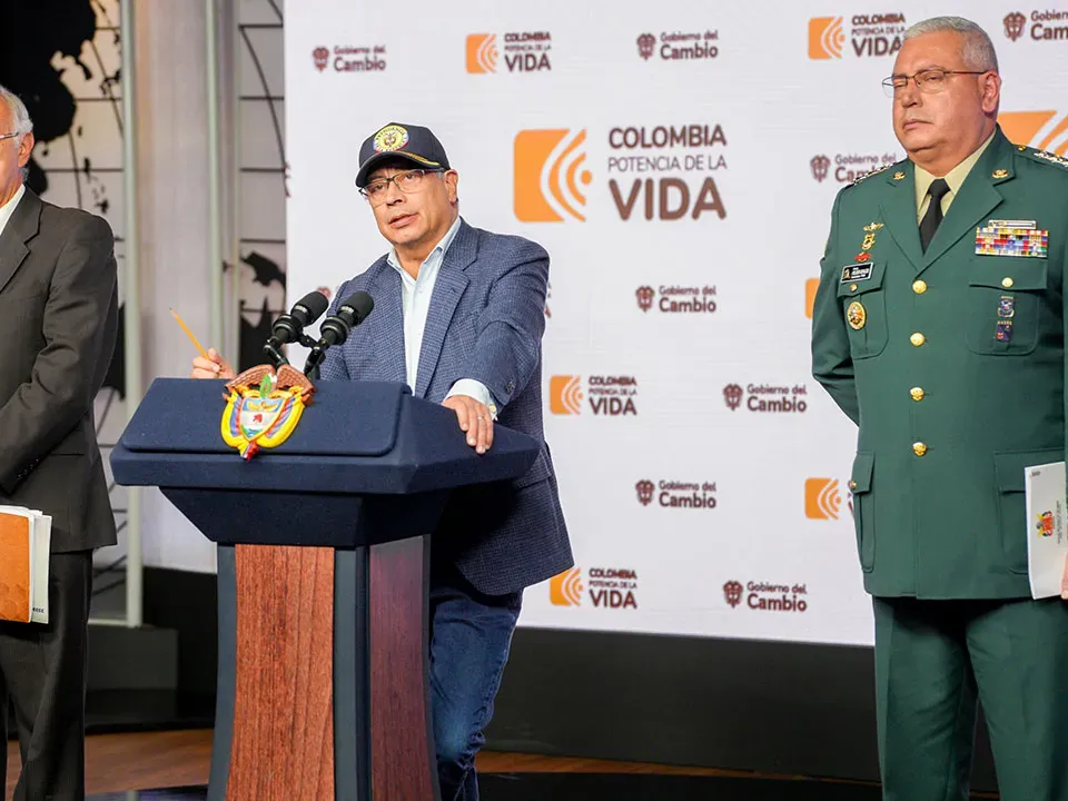Masivo faltante de municiones y explosivos en bases militares de Tolemaida y La Guajira: Petro