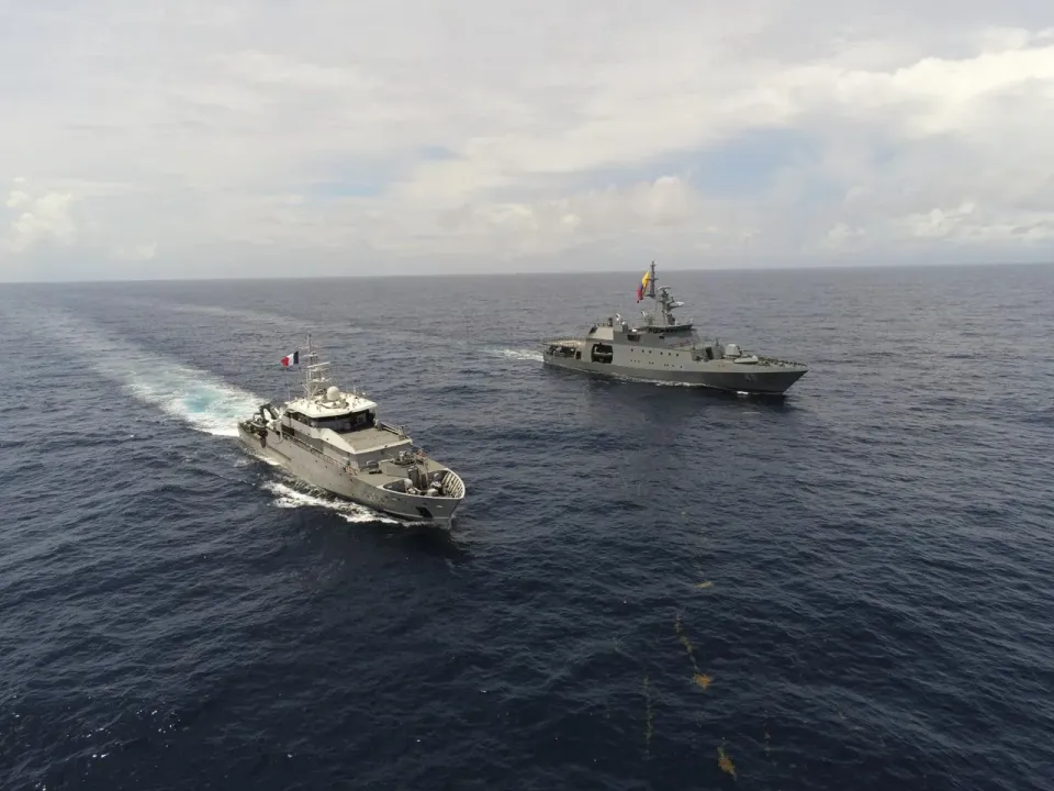 Colombia y Francia fortalecen entrenamientos en el mar Caribe