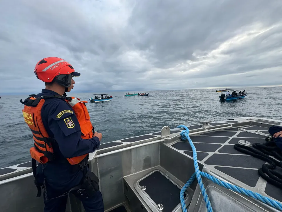Autoridades y comunidad salvaron ballena en peligro
