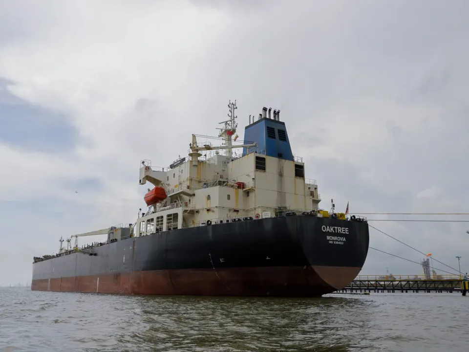 Refinería de Cartagena inició descarga de 100 mil barriles de Jet A1 importado