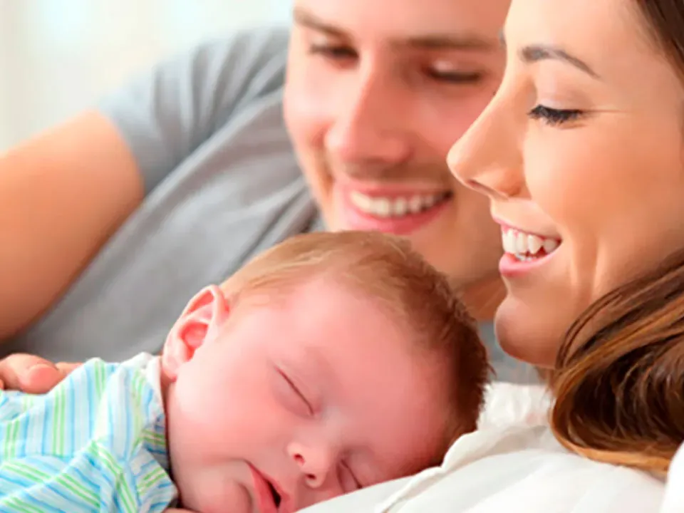 Proponen aumentar licencia de paternidad de 2 a 12 semanas
