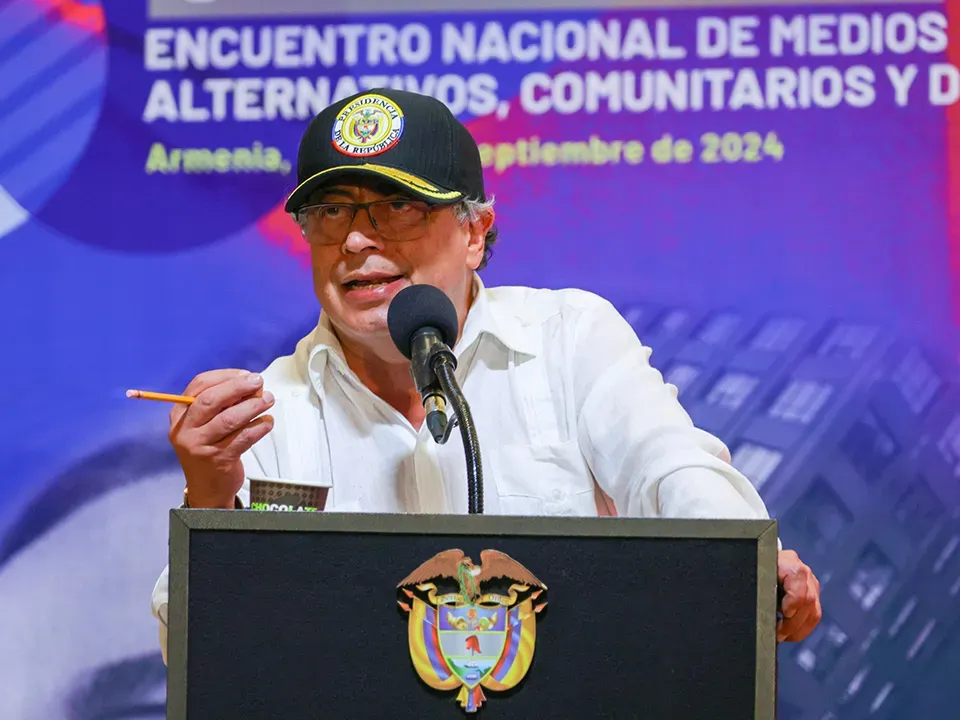 Tercera parte de pauta oficial financiará medios alternativos: Presidente Petro