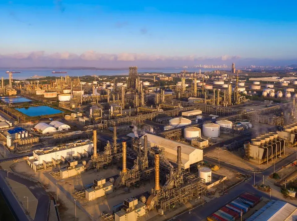Refinería de Cartagena iniciará prueba de producción de combustible de aviación