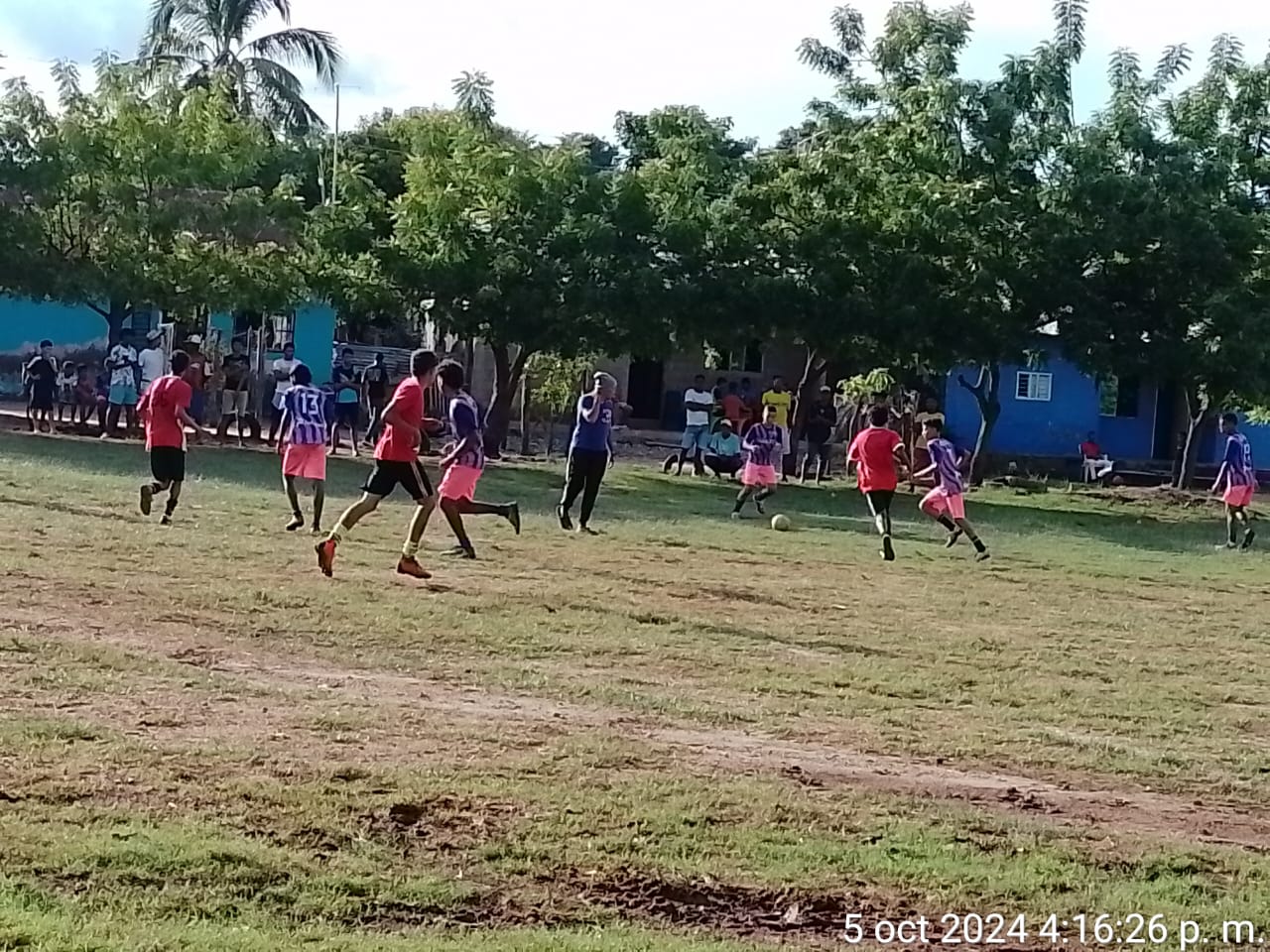 Grupo Dejando Huellas recupera campo de fútbol en Piñalito