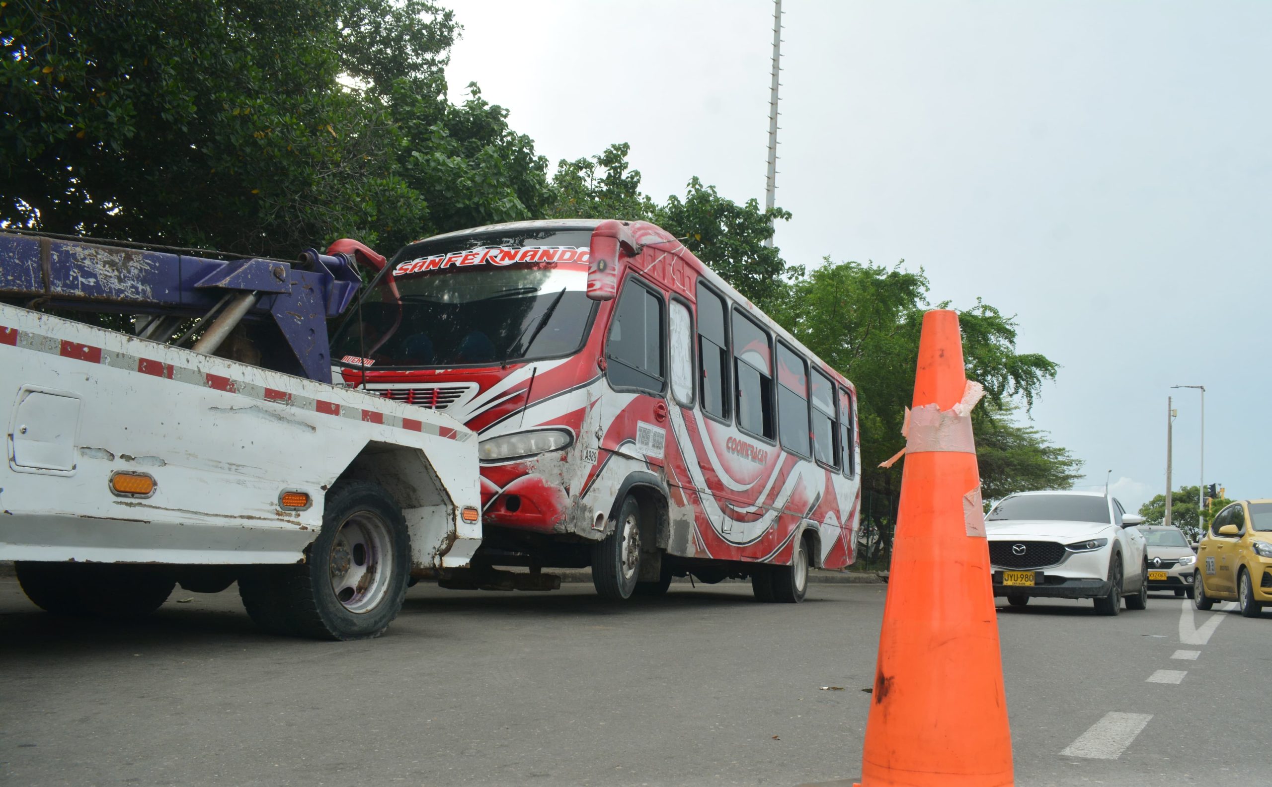 ¡Qué Peligro! Manejaba buseta embriagado