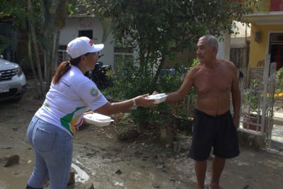 Esta acción fue parte de un esfuerzo conjunto para apoyar a las familias durante este periodo de lluvias.