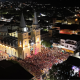 En una noche vibrante, se llevó a cabo la ceremonia de Elección y Coronación de la Reina del Carnaval Comunal. Ana Miguel Mendoza, del barrio El Milagro, fue coronada por la Señorita Bolívar, Andrea Vásquez Franco.