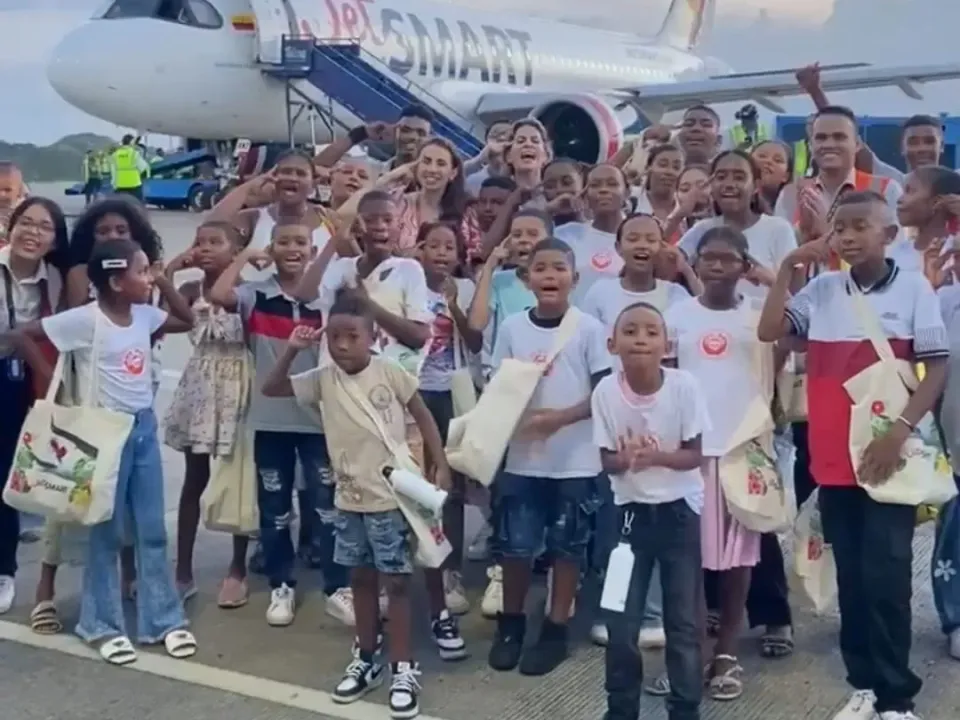 JetSMART Airlines le cumple el sueño a niños en Córdoba al experimentar su primer encuentro con un avión