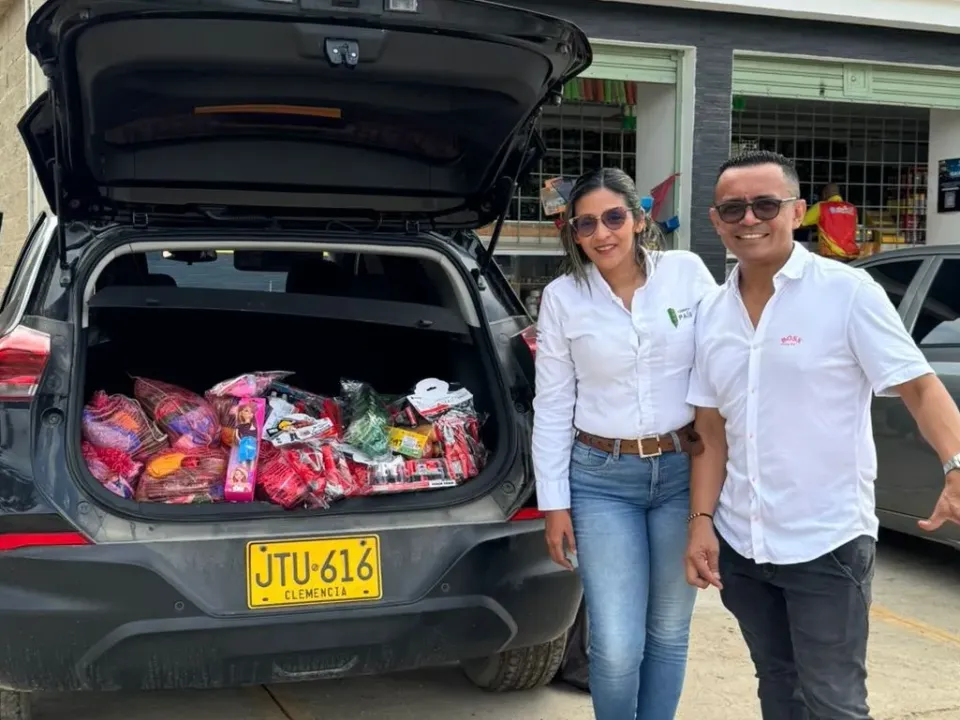 Cemento País destaca al empresario Darwin Salcedo por atención al cliente
