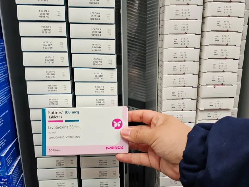 Cantidades de medicamentos «guardados» mientras los usuarios sufren porque no hay