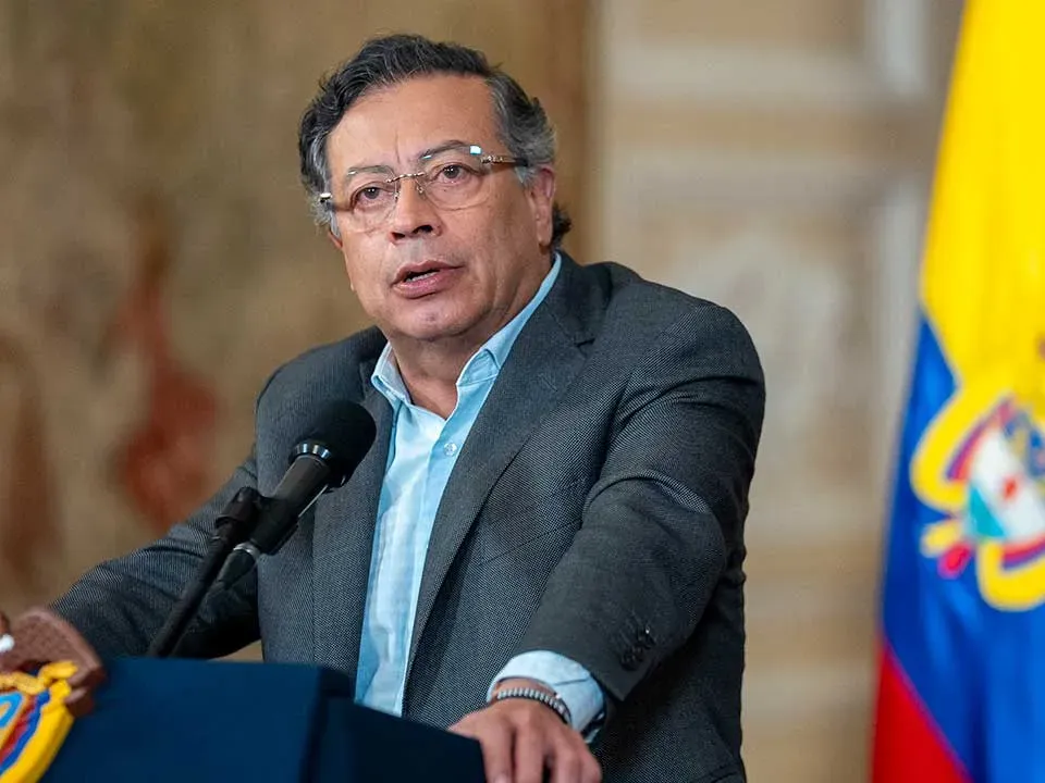 Petro propone consulta popular sobre reformas laboral y a la salud en Colombia