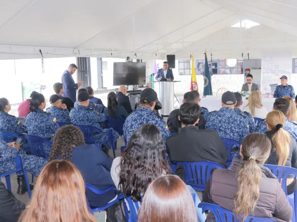 Minjusticia y USPEC fortalecen seguridad en cárceles con radios de Motorola Solutions