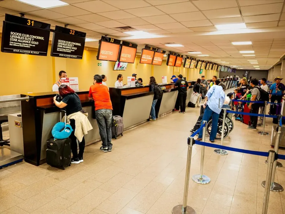 Aeropuerto de Cartagena supera los 3,7 millones de  pasajeros movilizados en el primer semestre de 2025