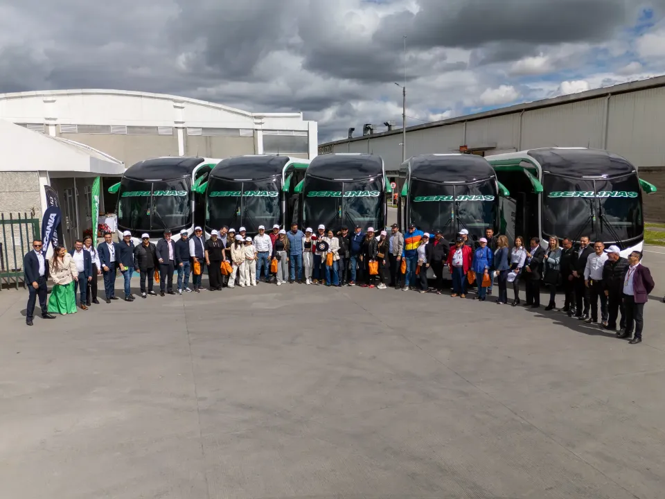 Scania fortalece el transporte con la entrega de 32 buses a Berlinas del Fonce