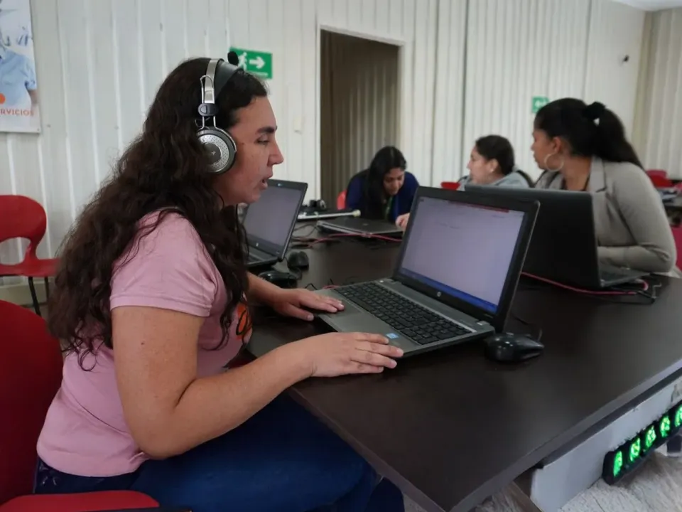 SENA, FOAL y Ágora certifican competencias laborales de personas con discapacidad visual