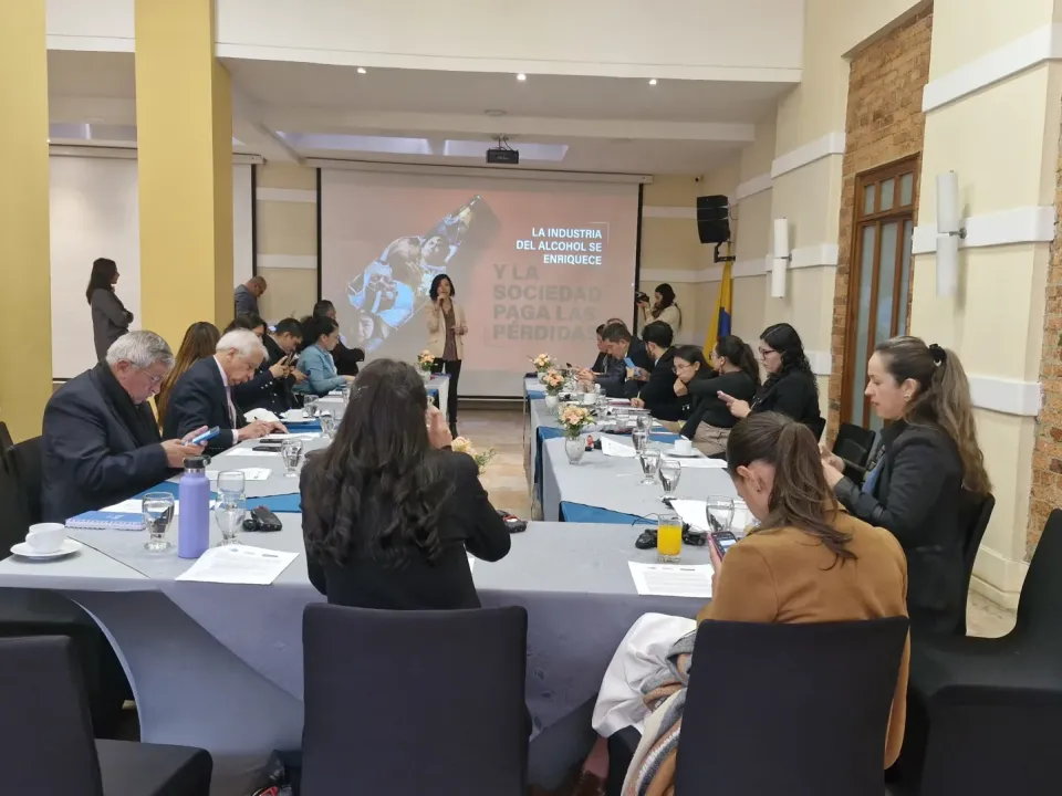 Sociedad civil urge al Congreso adoptar impuestos que prevengan los daños del alcohol