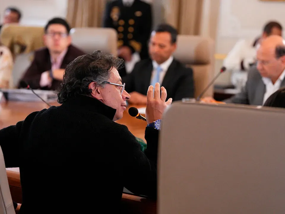 Presidente Petro ordena compra inmediata de sistemas antidrones para proteger unidades militares