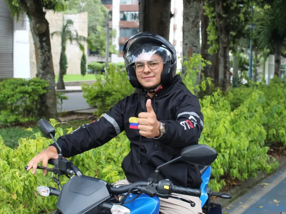 Aumento de venta de motos fortalece estabilidad laboral de transporte y mensajería en Colombia