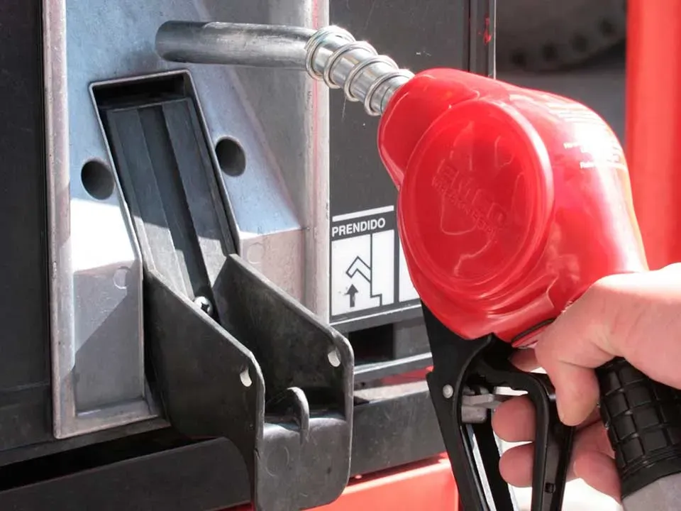 Desde el 1 de mayo sube 400 pesos galón de gasolina en Colombia