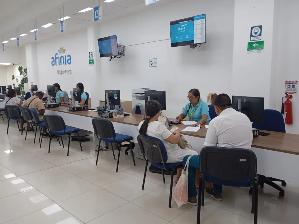 Afinia anuncia suspensiones por falta de pago y recuerda cancelar la factura