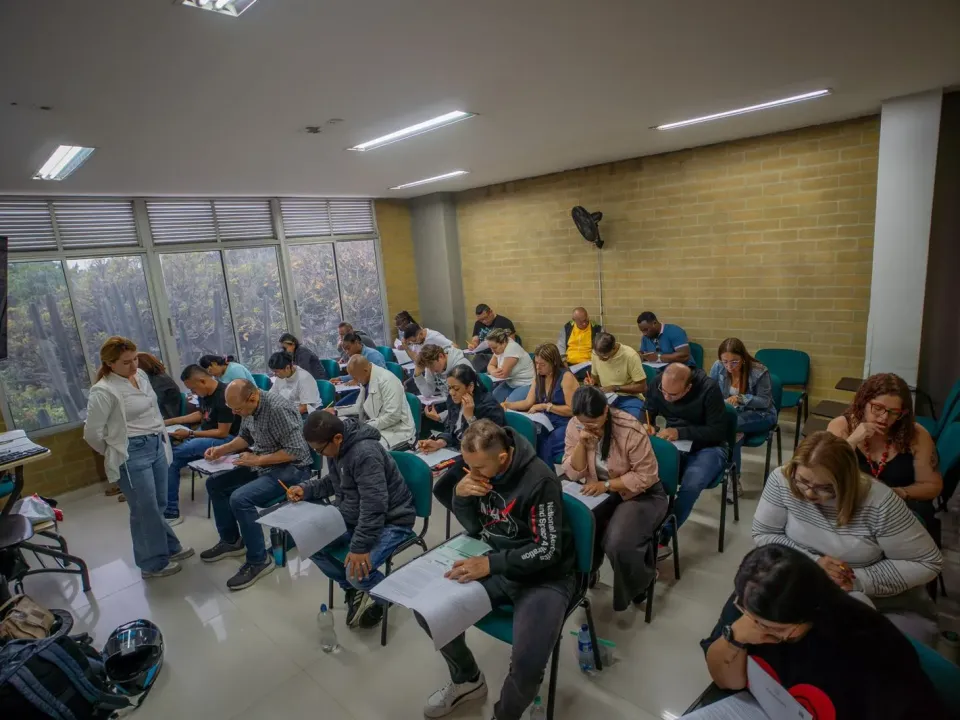 Más de 34 mil docentes presentaron prueba de ascenso y reubicación salarial en Colombia