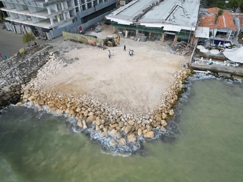 EPA Cartagena impone medida preventiva por presunta ocupación de playa en El Laguito
