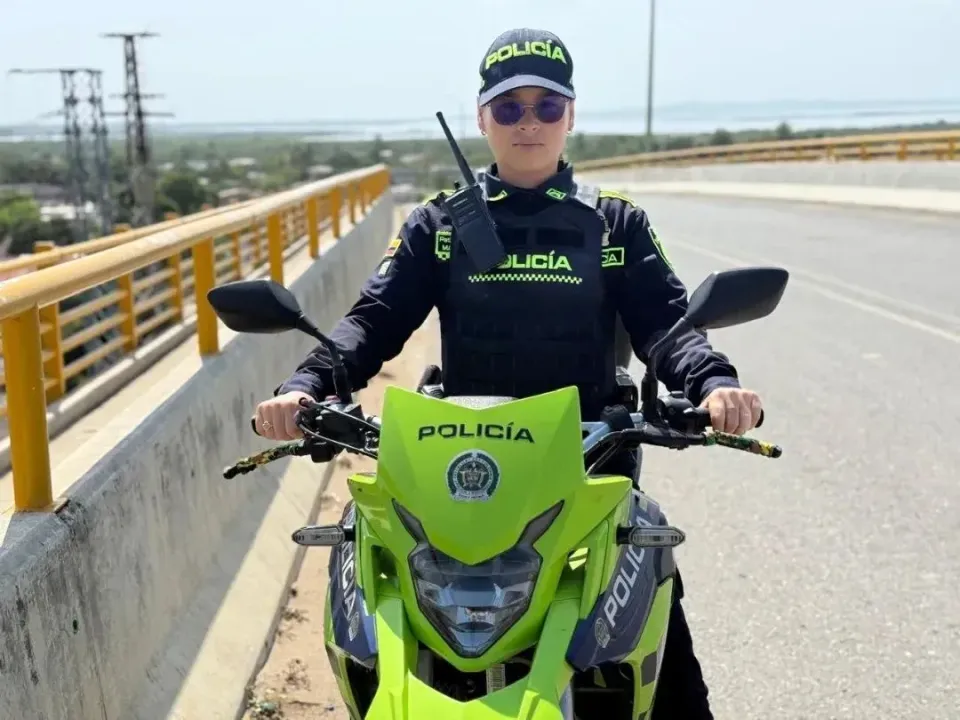 Patrullera se convierte en heroína tras salvar una vida en una noche de emergencia