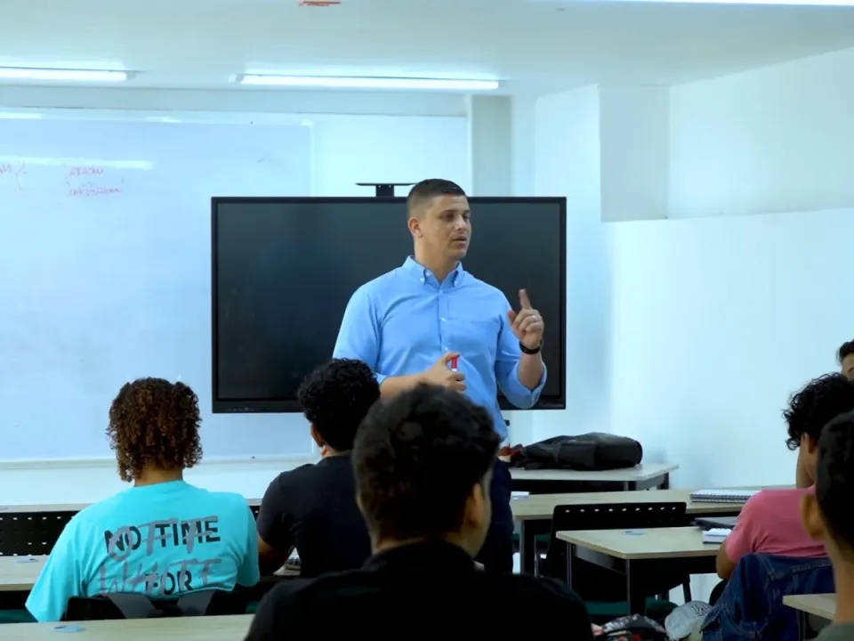 Institución Universitaria Mayor de Cartagena renueva acreditación de alta calidad para Tecnología en Turismo e Idiomas