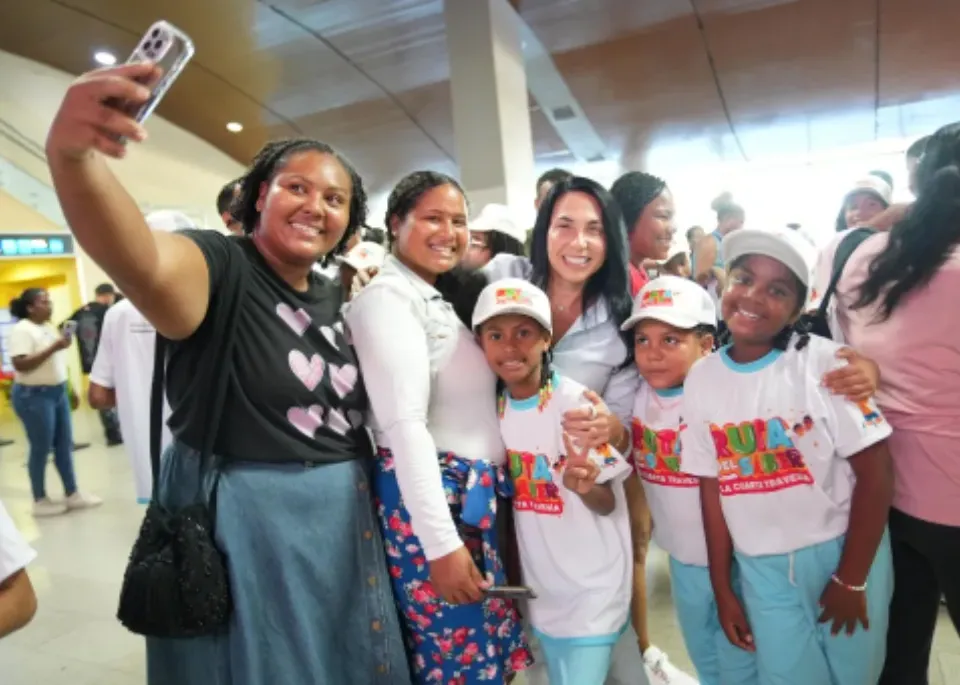 Liliana Majana acompaña a niños de Cartagena que van a San Andrés con la Ruta del Saber