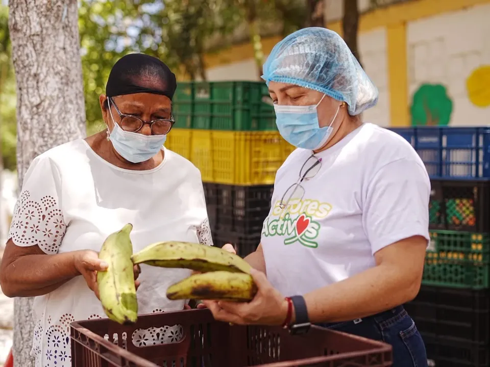 Cartagena garantiza alimentación a más de 5.000 adultos mayores con entrega de ayudas