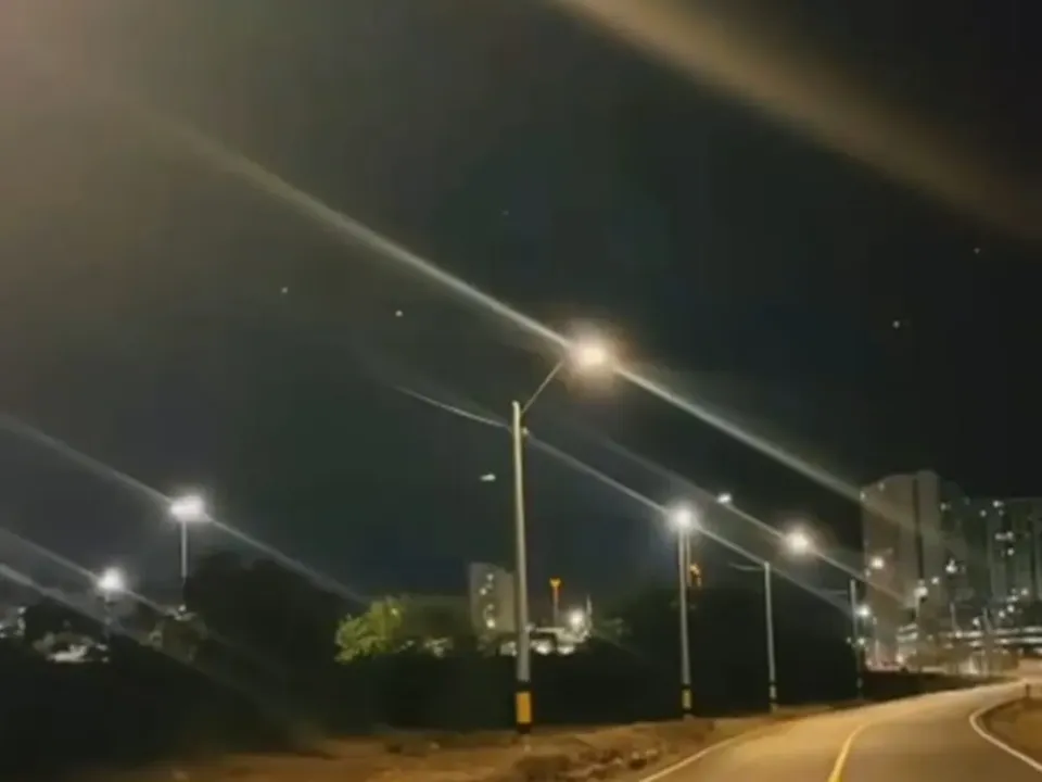 Alcalde Dumek cumplió promesa: Territorio Mío, ya tiene su nueva vía totalmente iluminada