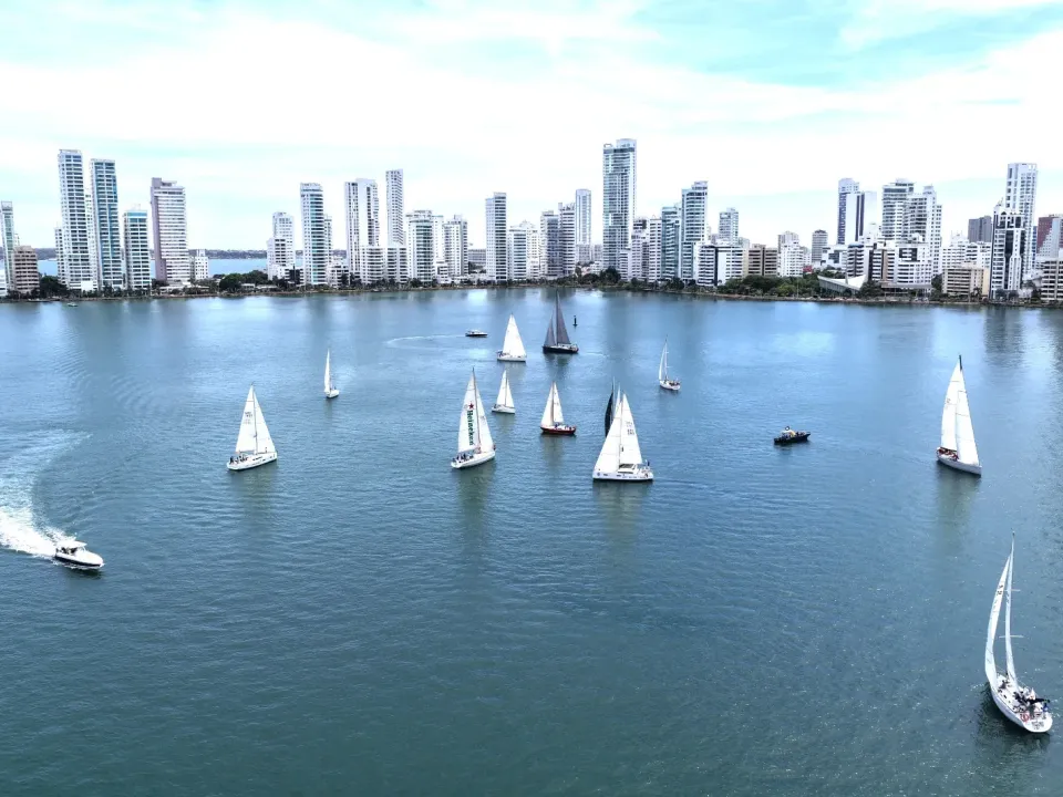 Regata de Los Almirantes reunió 17 veleros en la bahía de Cartagena