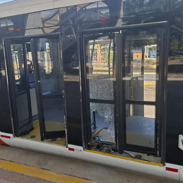 Transcaribe denunció a dos personas por vandalizar dos buses del sistema en Patio Portal