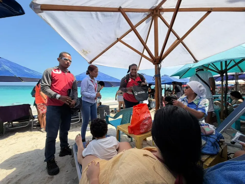 Veolia lidera gran jornada de limpieza y educación ambiental en Playa Blanca