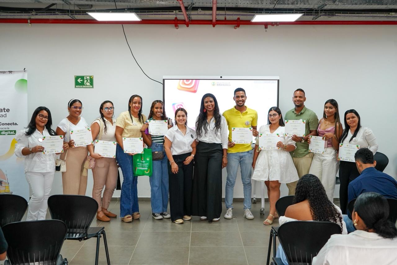 110 personas se gradúan en cursos tecnológicos de Digitalízate Comunidad