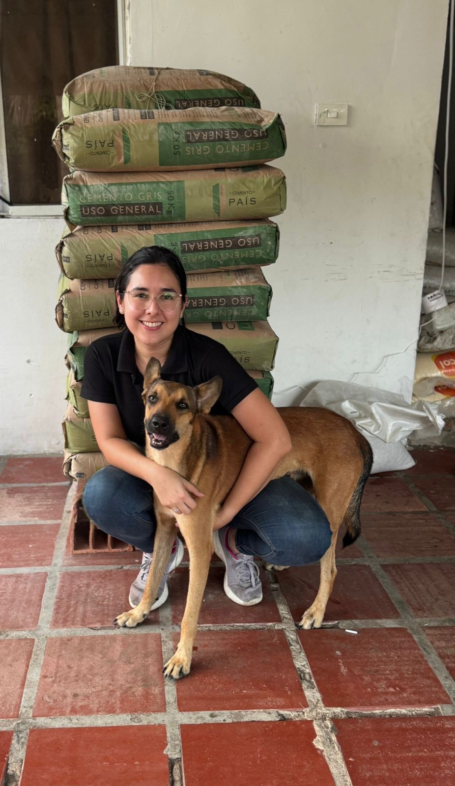 Cemento País dona cemento a la Fundación Mascoty para fortalecer el cuidado de animales rescatados