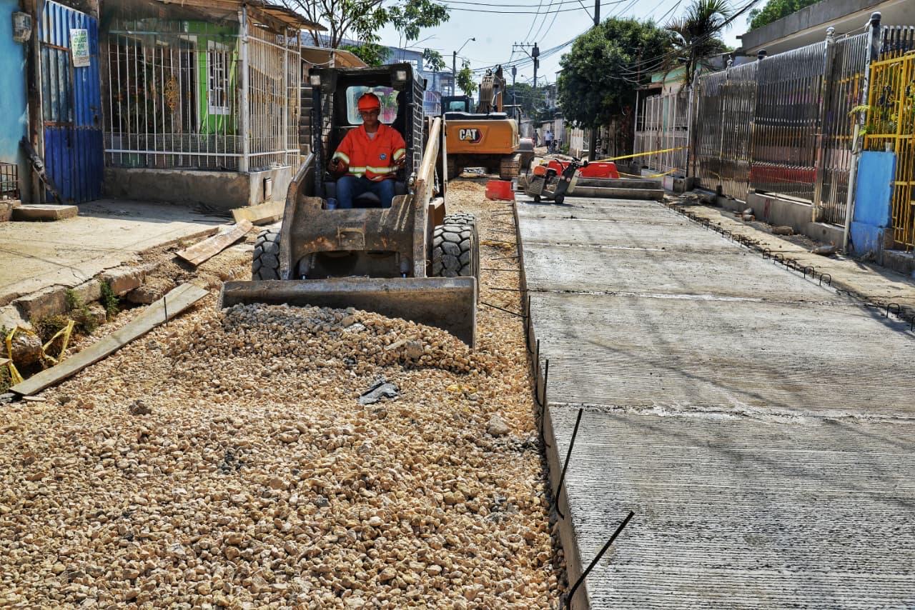 El Pozón sigue transformándose con nueva pavimentación en la Transversal 60 hacia la vía a Ciudadela La Paz