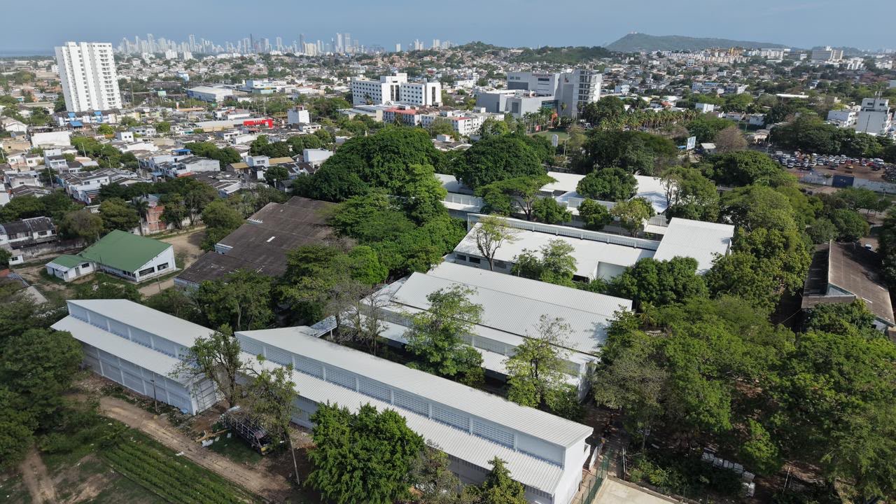 Reconstrucción del INEM supera el 52 % de avance en Cartagena