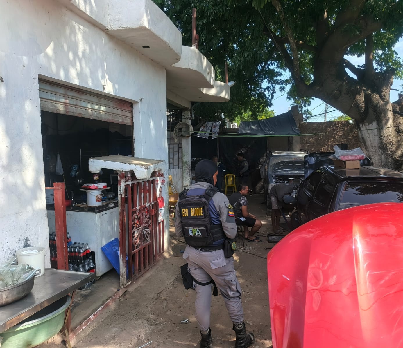 Guardia Ambiental revisa talleres de carros en zonas cercanas a la Ciénaga de la Virgen