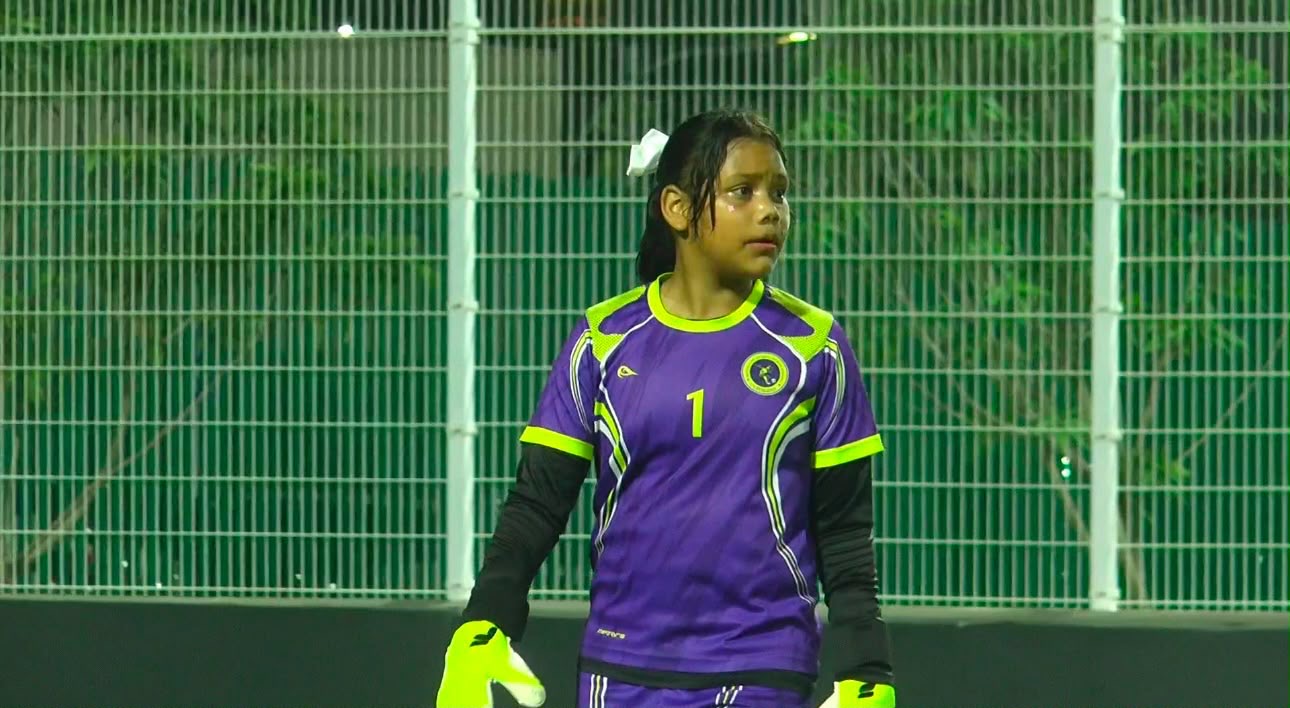 Cielo, la única niña que brilla como arquera en un equipo mixto de Nuevo Chambacú