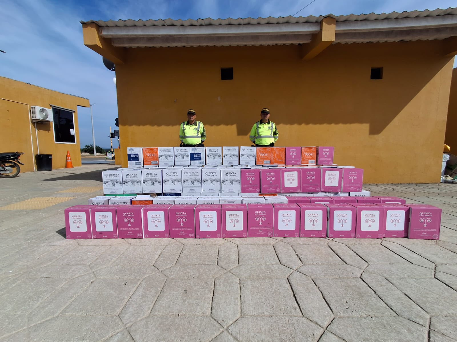 Policía incauta cargamento de licor ilegal en vías de Bolívar