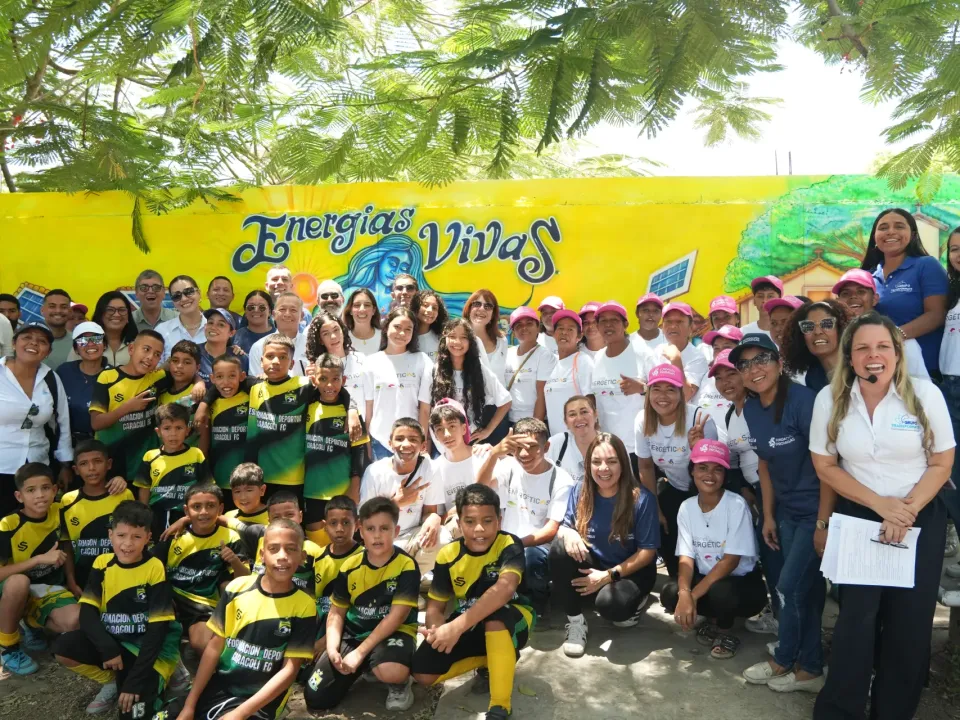 Fundación Promigas inaugura iluminación solar en Caracolí y beneficia a 1.800 habitantes