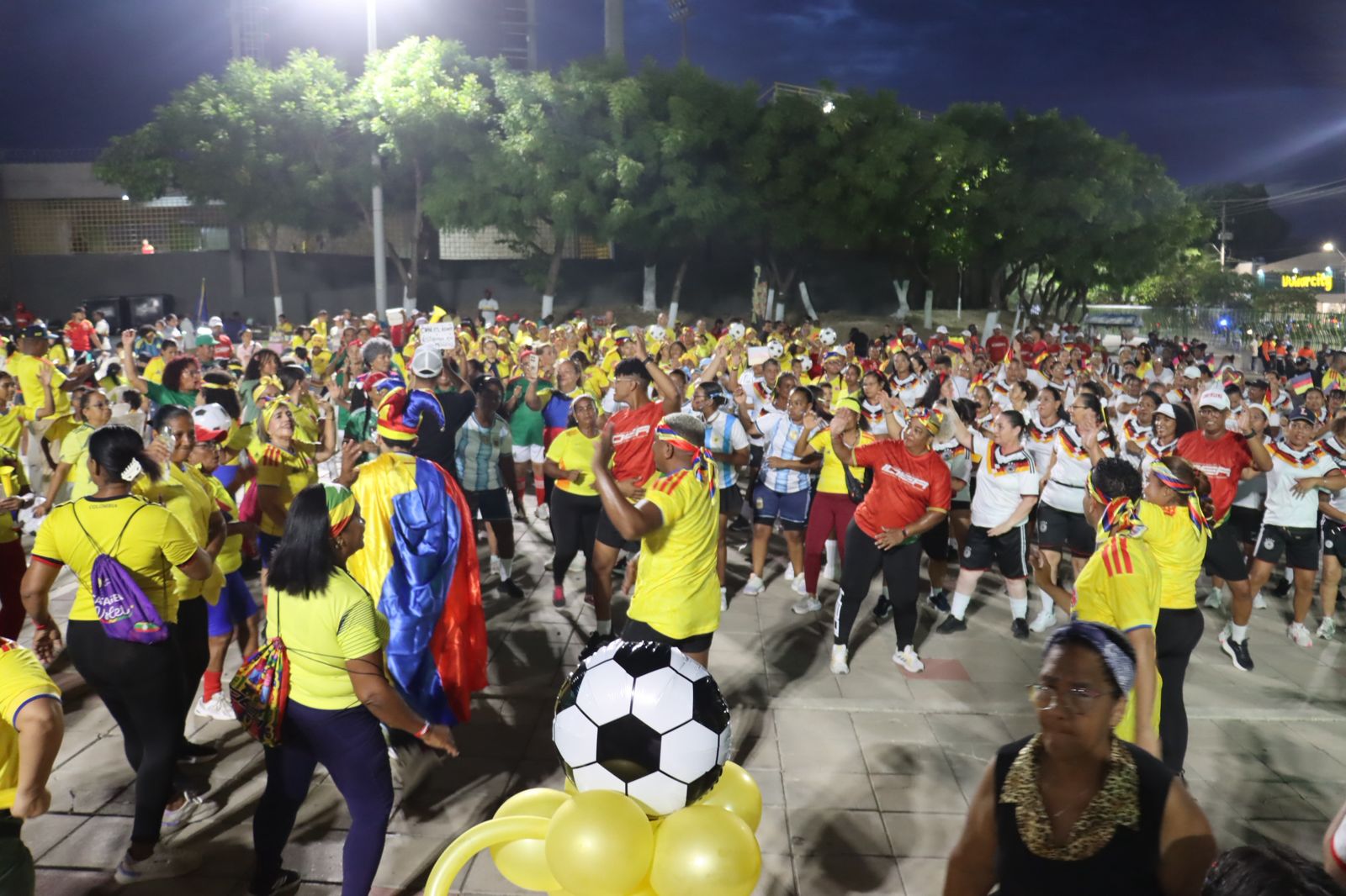 Más de 5.000 personas celebraron triunfo de Colombia en pantallas gigantes de Villa Olímpica