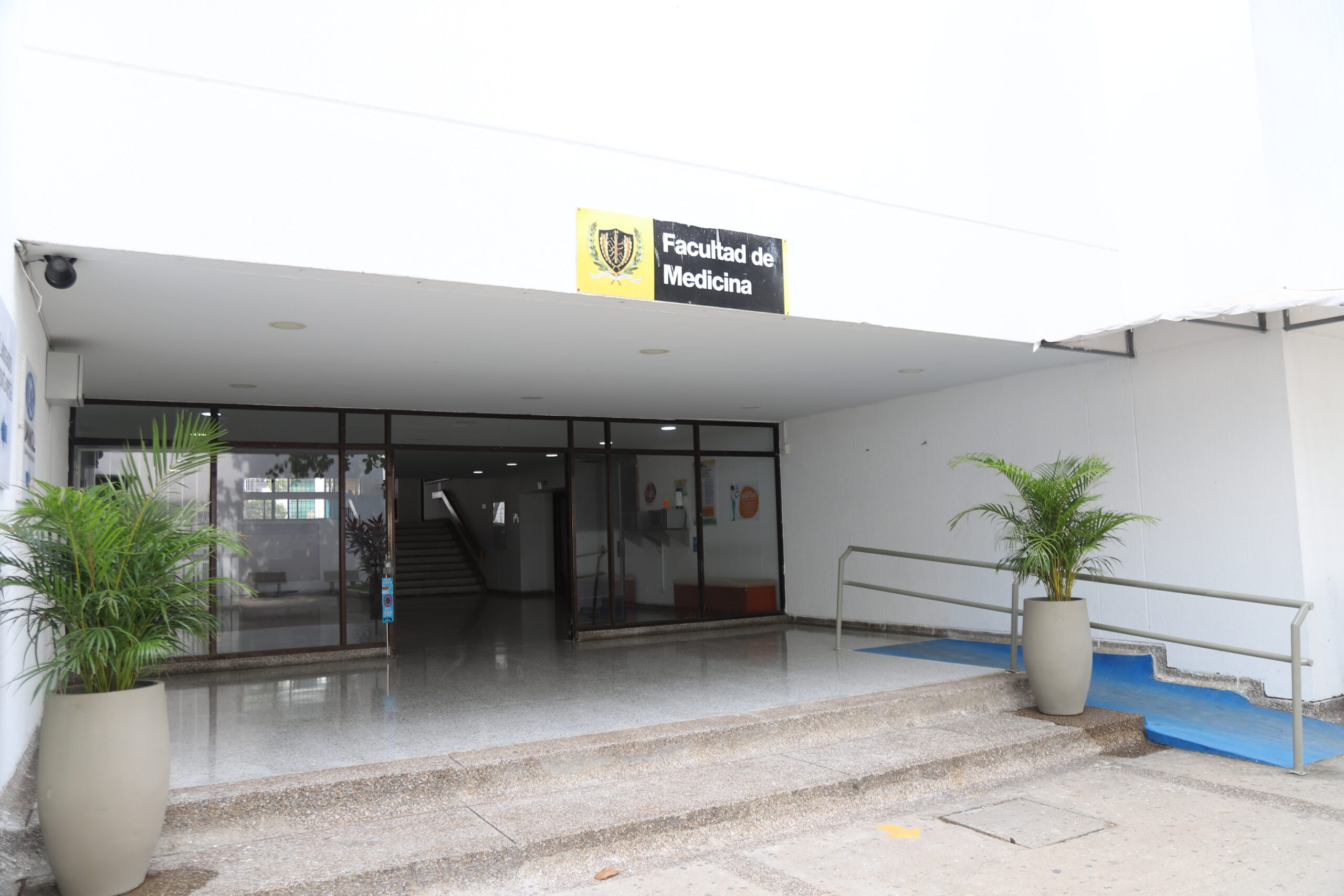 Unicartagena abre convocatoria para especialidades médico-quirúrgicas