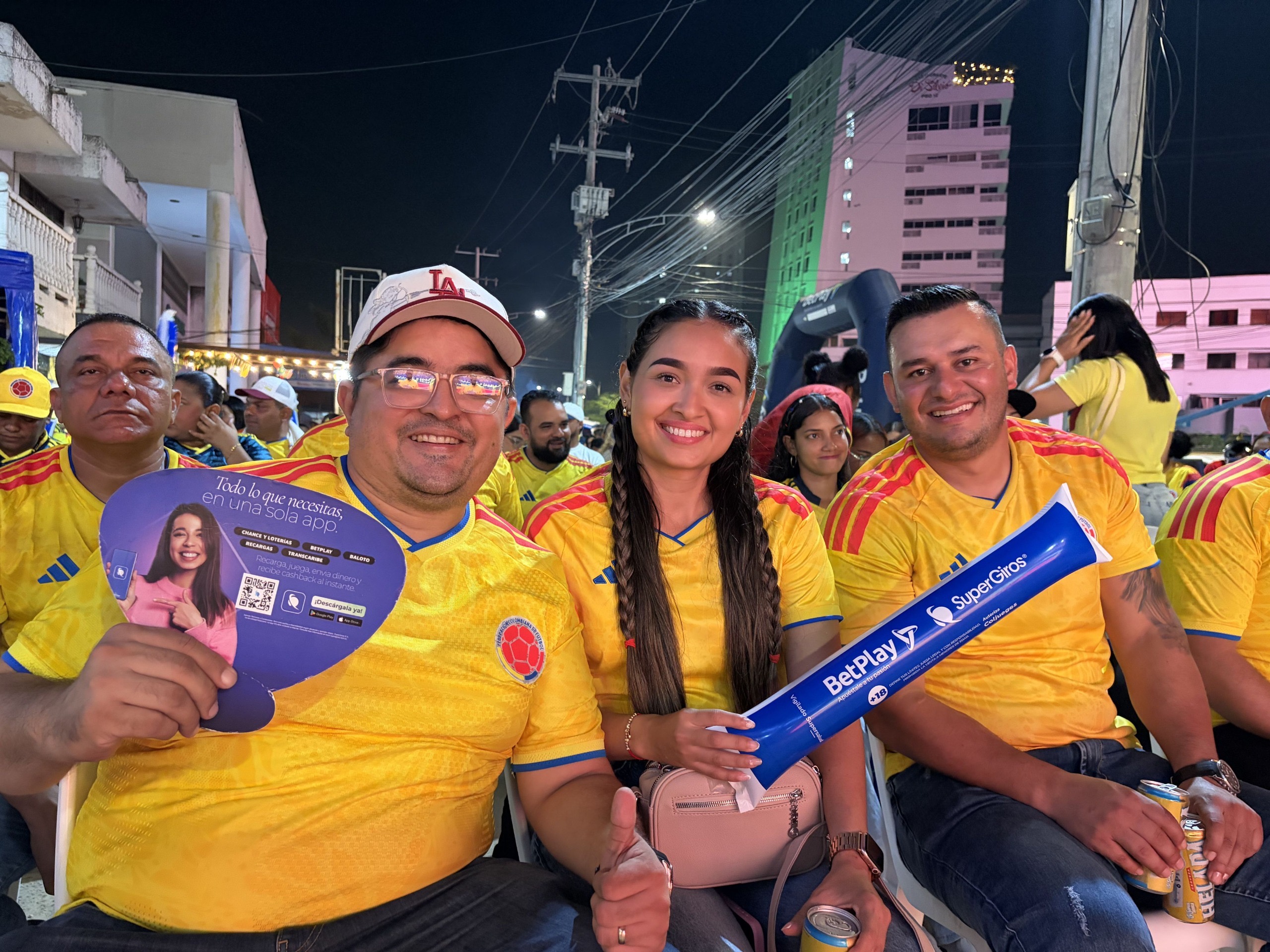 SuperGiros y BetPlay llevan la emoción del Mundial a seis puntos de transmisión con premios para los asistentes