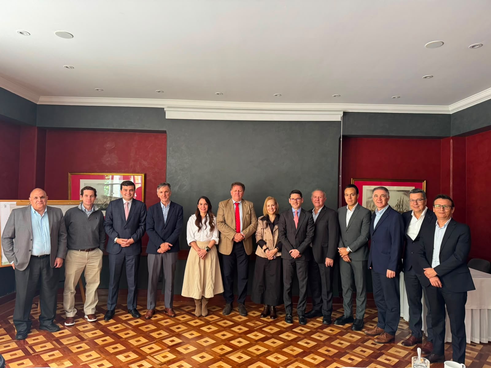Ministro de Agricultura del presidente electo cuestiona enfoque de la reforma agraria de Petro